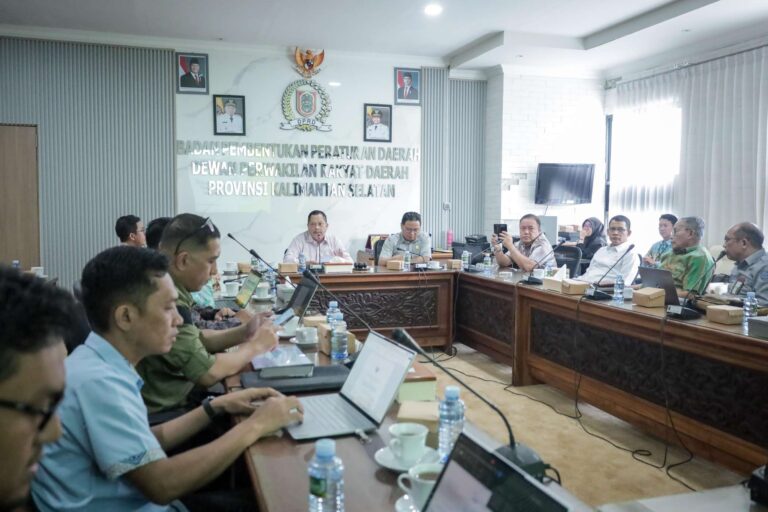 Bapemperda DPRD Prov. Kalsel Laksanakan Rapat Harmonisasi Konsepsi Naskah Akademik dan Raperda